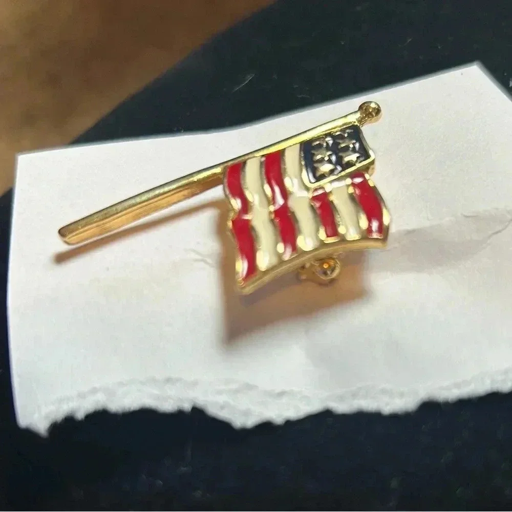 U.S.A. flag‎ brooch
